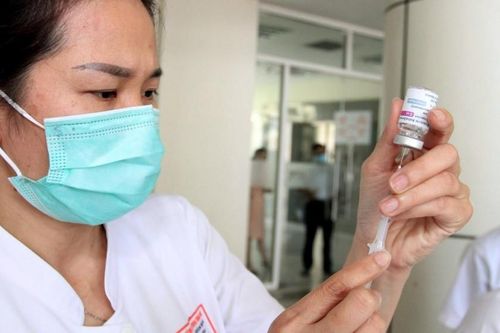 Lo ngại ca Covid-19 tăng cao, Bộ Y tế khuyến cáo tiếp tục tiêm vắc xin