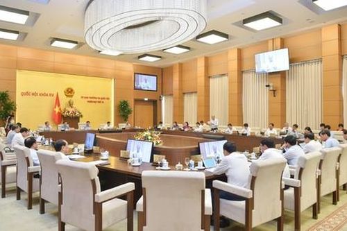 Xây dựng phương án điều chuyển trang thiết bị y tế hiện đại 'đắp chiếu' nhiều năm