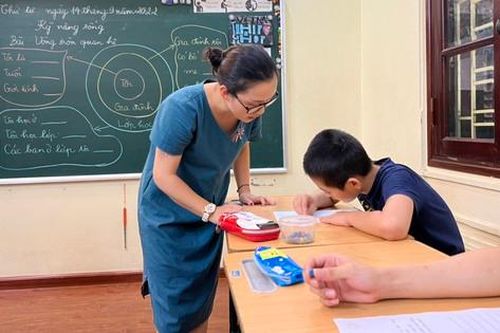Từ vụ 'gửi con chữa bệnh, nhận về hũ tro cốt': Có nên tách trẻ tự kỷ ra khỏi gia đình để cho đi chữa bệnh hoặc học tập?