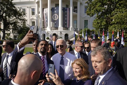 Tỷ lệ ủng hộ Tổng thống Mỹ Joe Biden bỗng nhiên tăng mạnh