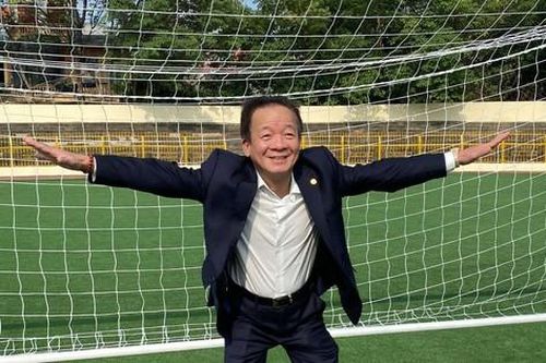 Bầu Hiển làm thủ môn, đích thân xem 'lò đào tạo' Quang Hải, Văn Hậu mới cho Hà Nội FC