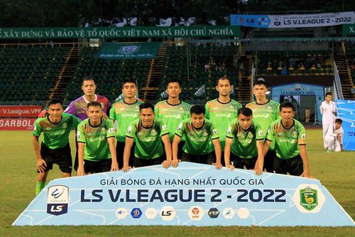 Cầu thủ Cần Thơ nghỉ đá, HLV Việt Thắng xin nghỉ làm