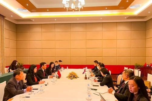 Bộ trưởng Nguyễn Hồng Diên hội đàm với Bộ trưởng Bộ Công Thương Lào bên lề Hội nghị Bộ trưởng kinh tế ASEAN lần thứ 54