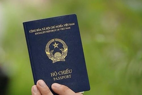 Bộ Công an bắt đầu in thông tin nơi sinh vào hộ chiếu mẫu mới