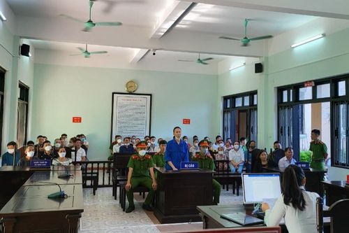Thừa Thiên Huế: Xét xử 'gã' chồng nhẫn tâm dùng xăng đốt vợ vì ghen tuông