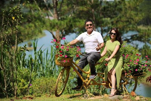 Tuổi 60 của NSƯT Chí Trung: Ít tham vọng, 'hồi xuân' bên bạn gái