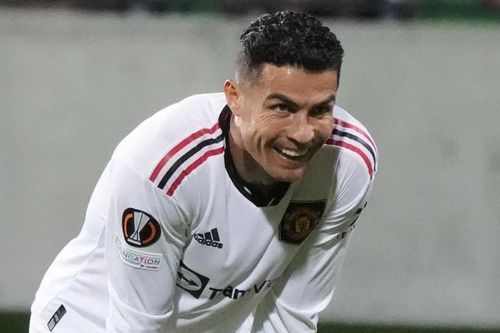 Ronaldo bị chê khi so sánh với lão tướng 41 tuổi