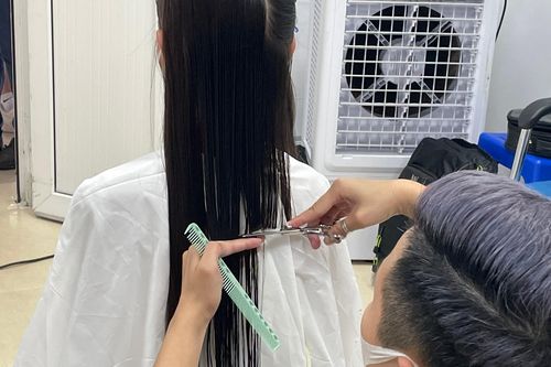 'Để dành' tóc tự nhiên gửi các bệnh nhân ung thư