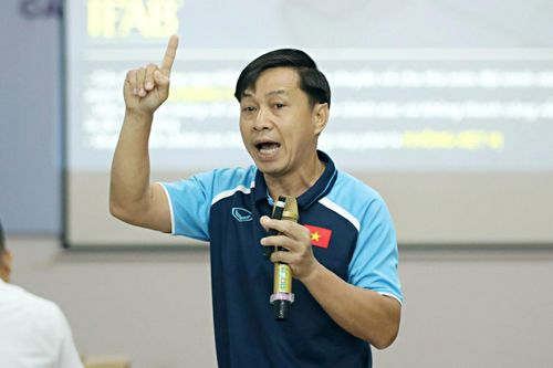 Trọng tài V.League tạm quên công nghệ VAR