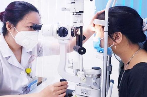 Xã hội hóa y tế: Đòi hỏi sớm xóa bỏ sự mập mờ