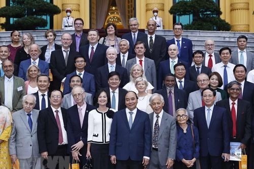 Chủ tịch nước tiếp một số nhà khoa học quốc tế
