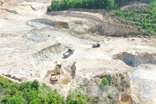 Vụ 'giam lỏng' phóng viên ở Quảng Ngãi: Chủ tịch tỉnh yêu cầu kiểm tra toàn diện mỏ đất