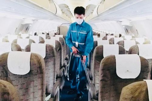 Một hành khách để quên 2,4 tỷ đồng trên máy bay