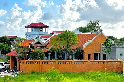 Việt phủ có nội thất dát vàng của nghệ sĩ Vượng Râu tại Nam Định