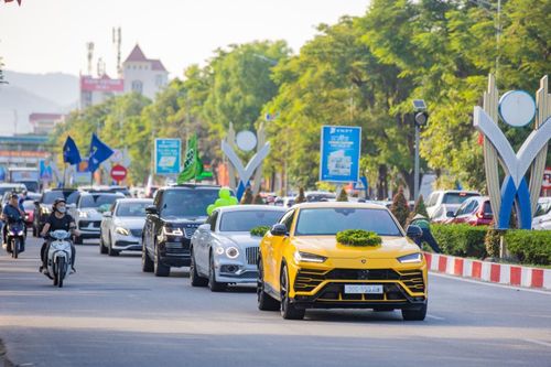 Choáng ngợp với dàn siêu xe trăm tỷ xuất hiện tại dải đất miền Trung