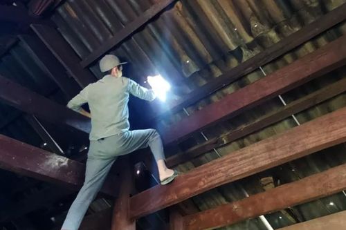 Nghệ An: Đình chỉ mỏ đá nổ mìn làm cháu bé hơn 1 tuổi bị thương