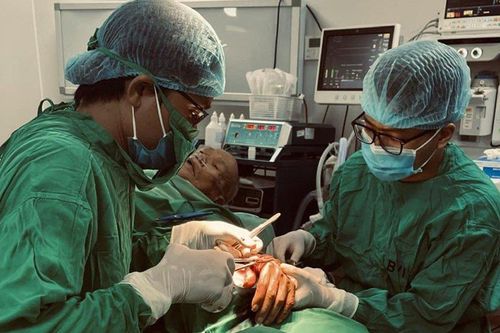 Sau phẫu thuật ung thư da, cụ ông 107 tuổi chia sẻ bí quyết trường thọ