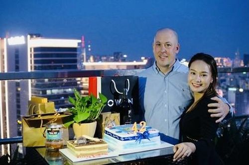 Rao bán căn nhà khang trang, vợ cũ MC Thành Trung bị nghi ngờ sắp sang nước ngoài định cư với chồng Tây