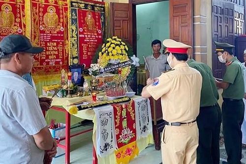 Quảng Bình: 3 bà cháu ngồi trên vỉa hè bị xe ba gác tông thương vong