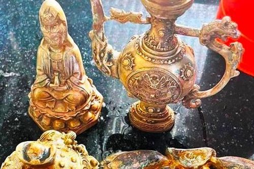 Truy tìm kẻ lừa bán cổ vật dỏm cho người dân miền núi