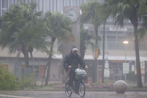 Siêu bão Nanmadol tấn công đảo Kyushu của Nhật Bản