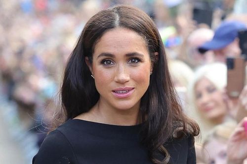 Meghan Markle phá quy tắc hoàng gia về trang phục