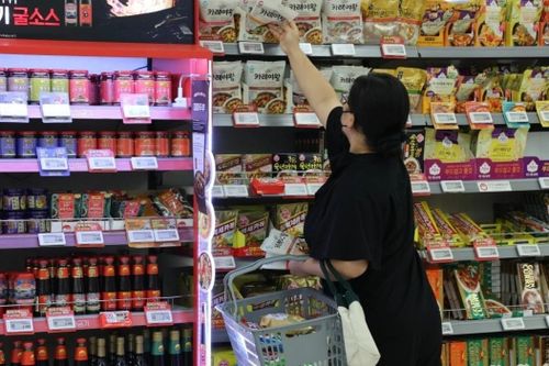 Người Hàn 50, 60 tuổi cũng phải làm thêm để kiếm sống