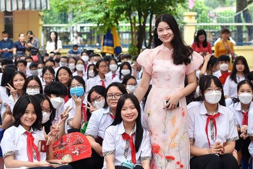 Điểm chuẩn vượt cả y dược, nghề sư phạm đang 'hot' trở lại?