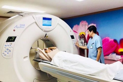 Tưởng bị ung thư, đi khám phát hiện xương cá đâm thủng ruột