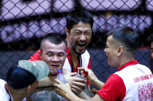 Johnny Trí Nguyễn vỡ òa cảm xúc sau chiến thắng của học trò