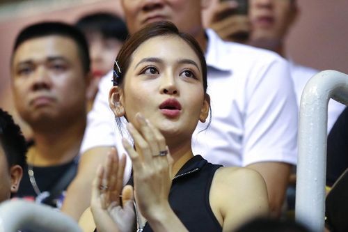 Bóng hồng 'đốt cháy' giải MMA chuyên nghiệp đầu tiên tại Việt Nam