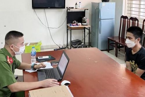 Câu kết với bảo vệ để bảo kê, thu 'phế' vận chuyển vật liệu xây dựng
