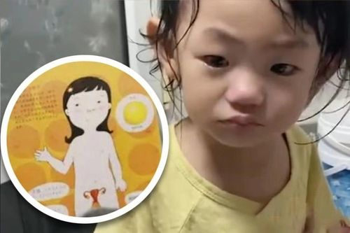 Bé gái 2 tuổi không để bố tắm cho và chuyện giới tính ở Trung Quốc
