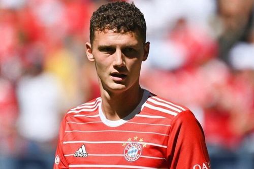 HLV Ten Hag quay lại thương vụ Benjamin Pavard