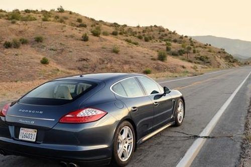 Porsche triệu hồi gần 200.000 xe do gặp lỗi đèn pha