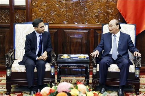 Chủ tịch nước Nguyễn Xuân Phúc tiếp Đại sứ Ấn Độ Pranay Verma đến chào từ biệt