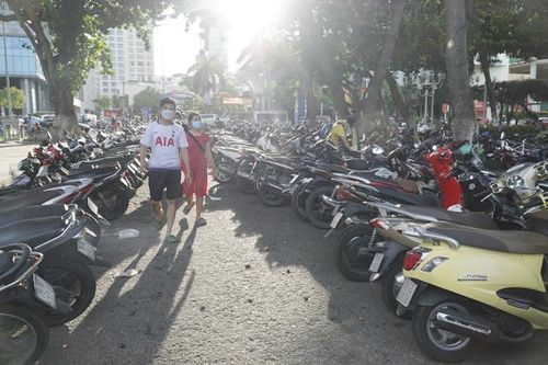 Khánh Hòa: Bãi giữ xe trái phép dọc bờ biển Nha Trang gây thất thu ngân sách nhà nước