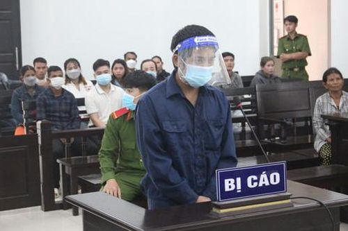 Bị vợ mắng vì hút thuốc, gã đàn ông 'nổi máu điên' đâm chết vợ và con