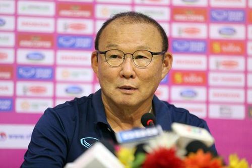 Trực tiếp HLV Park Hang Seo họp báo: 'Quang Hải muốn đá AFF Cup'
