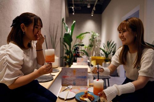 Nhật Bản khuyến khích uống rượu, nhưng giới trẻ không muốn
