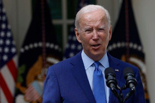 Ông Biden tuyên bố 'đại dịch kết thúc' nhưng thực tế vẫn khốc liệt