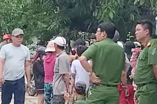 Khởi tố vụ án chồng giết vợ rồi tự cứa cổ