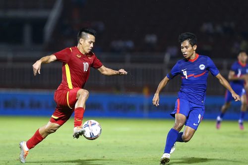 HLV tuyển Singapore: 'Văn Quyết có nhãn quan chiến thuật tuyệt vời'