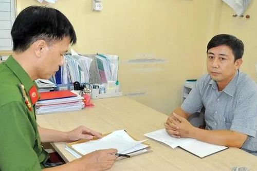 Khởi tố hiệu trưởng, kế toán trường tiểu học lập sách khống hỗ trợ học sinh nghèo