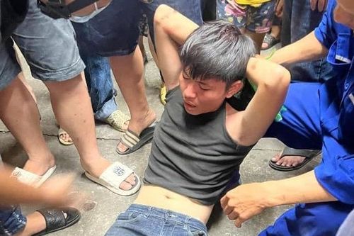 Nam thanh niên cướp vàng ném ra đường