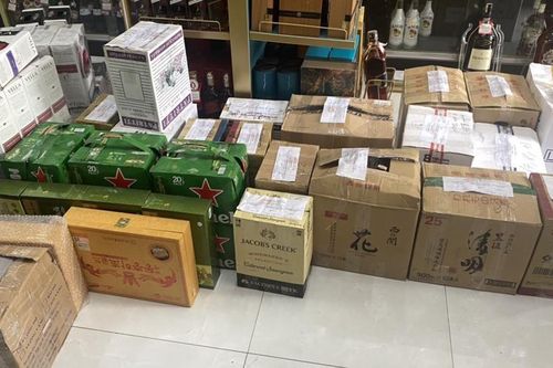 Đồng Nai phát hiện hộ kinh doanh 115 chai rượu ngoại không có nhãn mác phụ