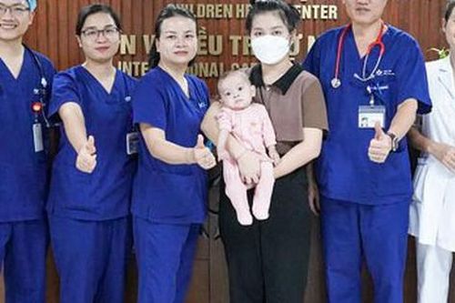 Hồi sinh sự sống cho bệnh nhi 8 tháng tuổi người Lào