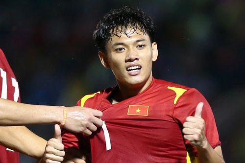 Tân binh sinh năm 2000 ghi bàn sau 5 phút ra mắt tuyển Việt Nam