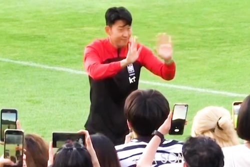 Son Heung-min gây sốt khi hội quân với tuyển Hàn Quốc