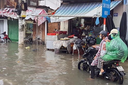 Khánh Hòa: Một số tuyến đường ở Nha Trang ngập nặng sau cơn mưa lớn